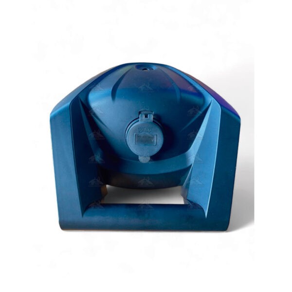 Tapa cubierta de timón para nmax connected con integración de cargador usb para mayor conveniencia.